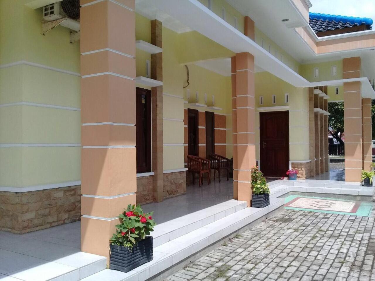 Ahlen Pangandaran Hotel Exterior photo